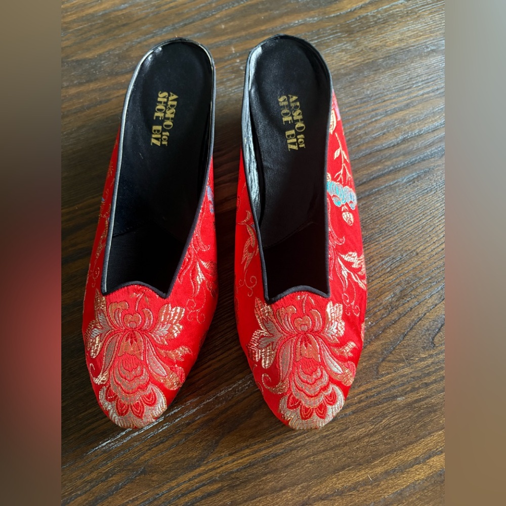 “Arsho for Shoe Biz” Silk and Leather Flats — Size 8M